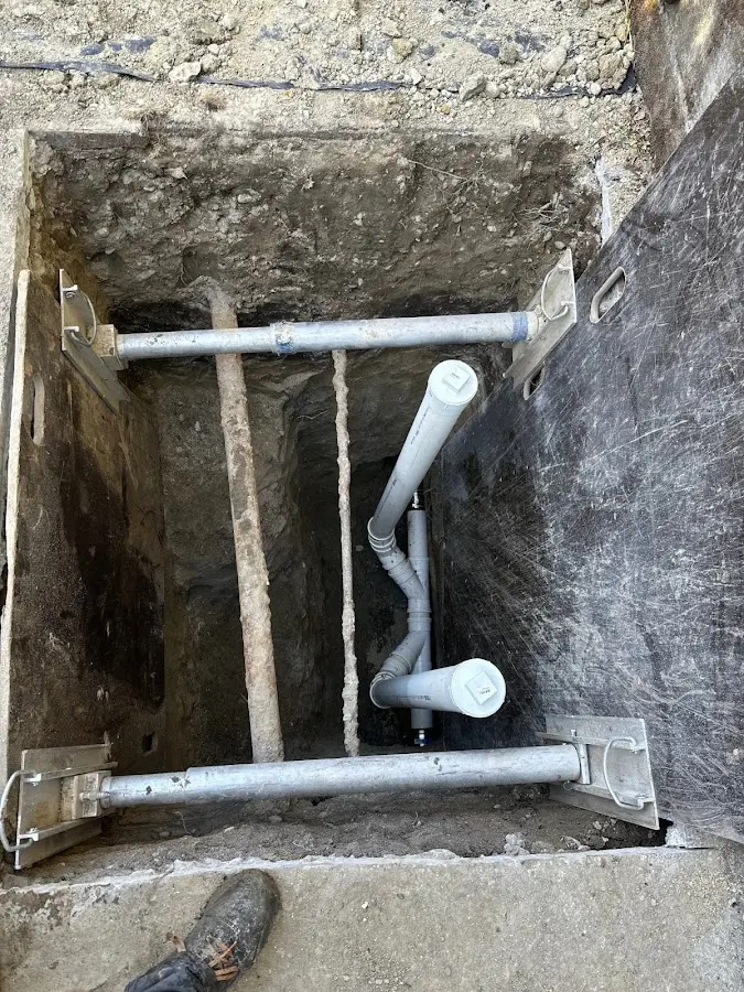 Experienced plumber completing Drain Cleaning work in Lonoke